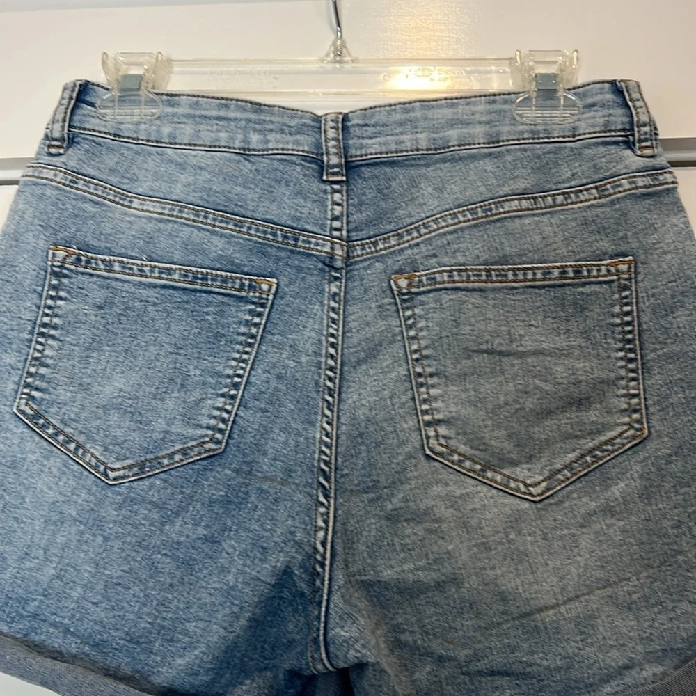 H&M Blue Jean Shorts with Cuffed Hem size 8. In great condition! - Picture 4 of 6